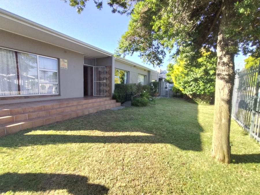 To Let 4 Bedroom Property for Rent in Brandwag Western Cape